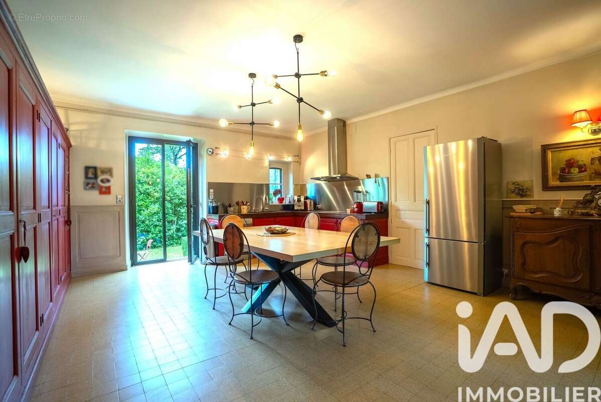 Maison 420 m² à Ales  - photo 9