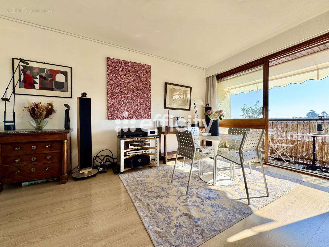 Appartement à LA CELLE-SAINT-CLOUD