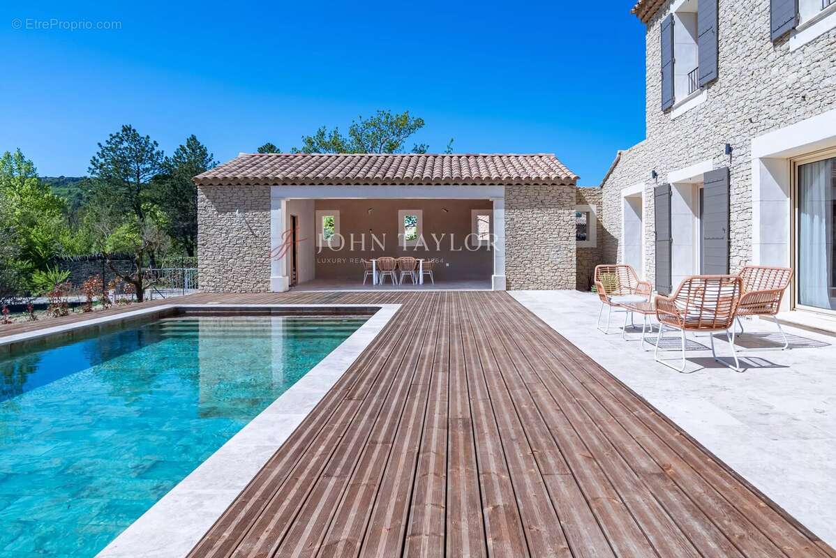 Maison à GORDES