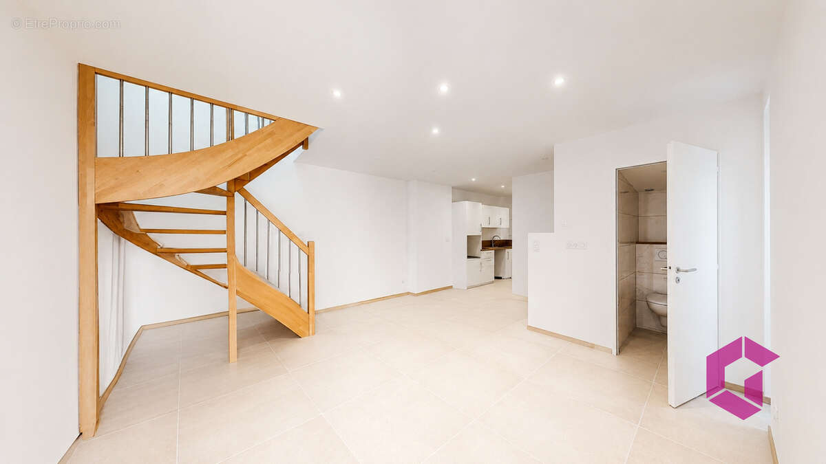 duplex avec cour, au calme centre ville de Feurs - photo 2