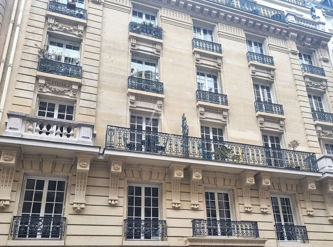 Appartement à PARIS-17E
