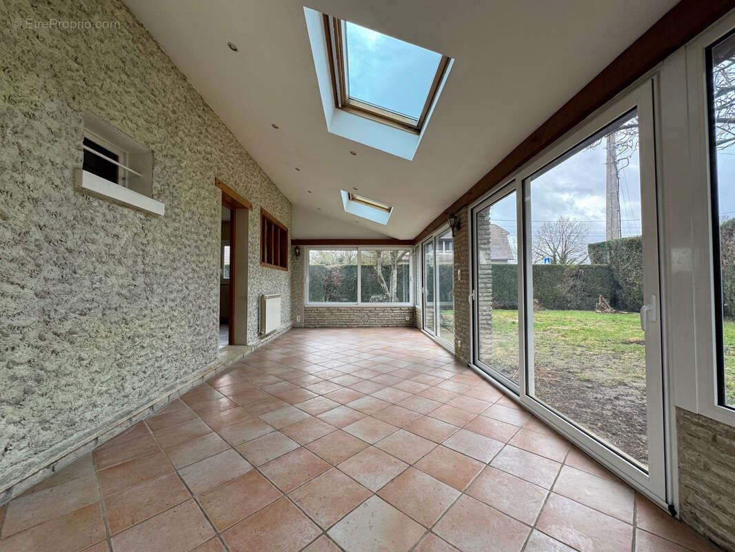 Thiers-sur-Thève, Maison individuelle sur 824 m2 de terrain - photo 7