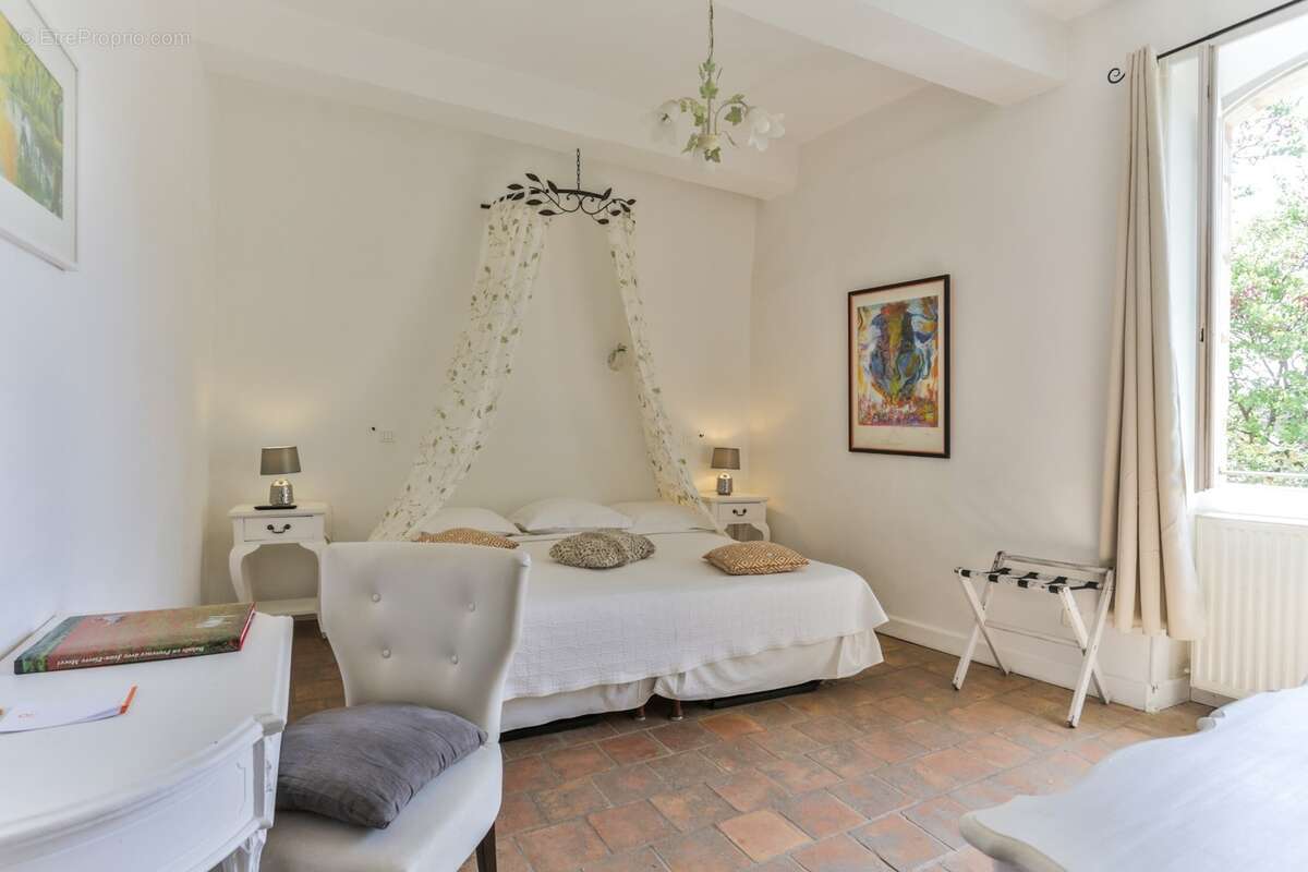Demeure de caractère avec jardin clos, piscine et dépendances – à 10 mn d’Uzès  - photo 16