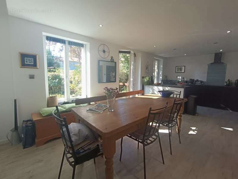 Maison 83 m² à Saint-Martin-De-Laye  - photo 5