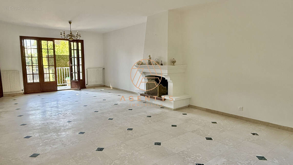 Maison à LE PLESSIS-TREVISE