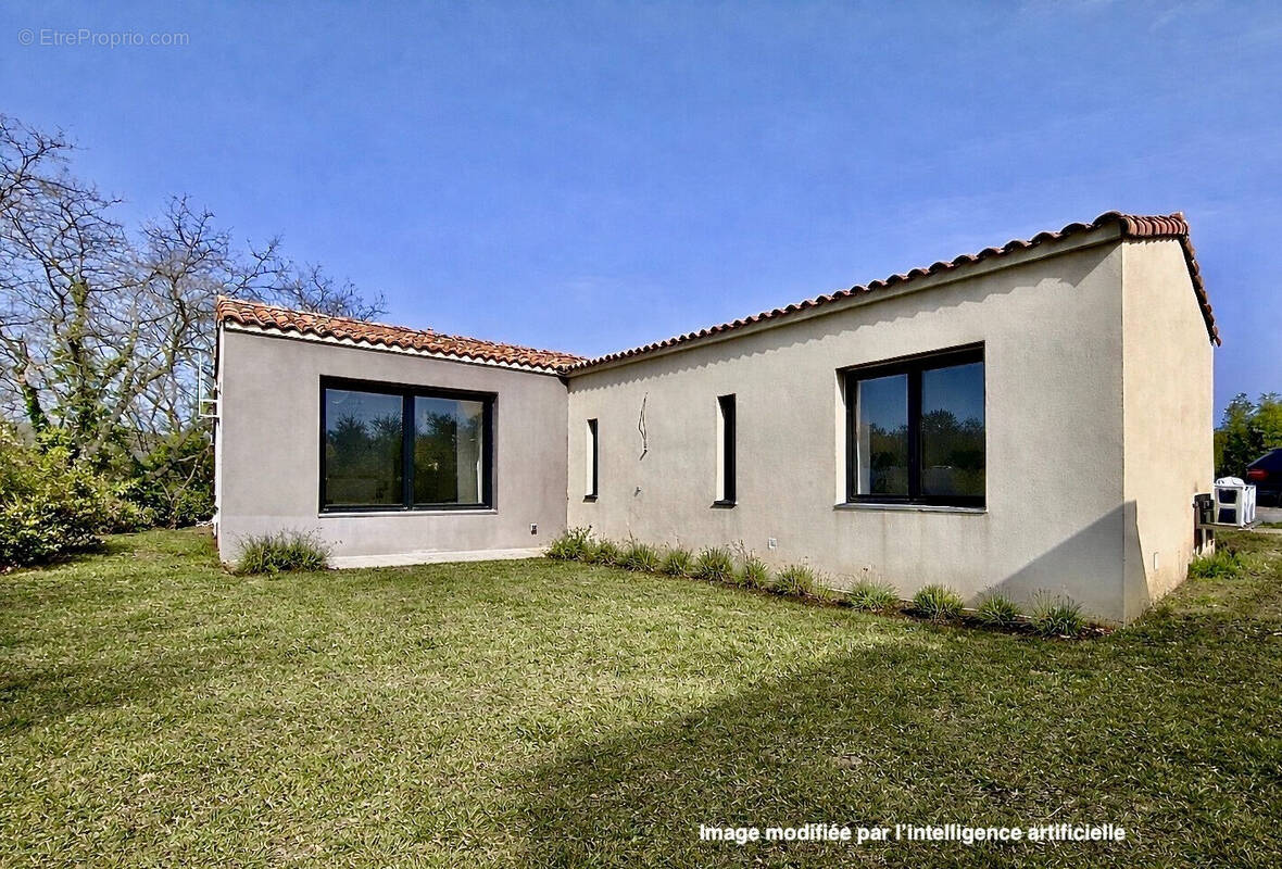 Maison à SAINT-JULIEN-DE-PEYROLAS
