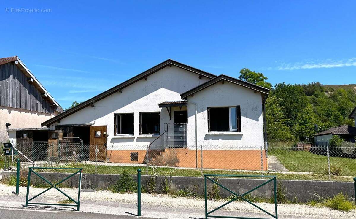 Maison à rénover à ARINTHOD - photo 9