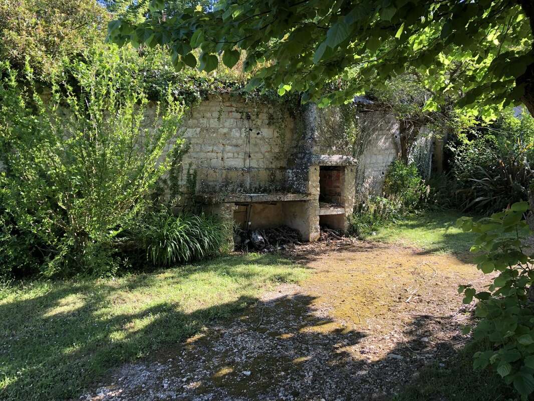 Grande maison dans un cadre paisible avec des magnifiques jardins - photo 14