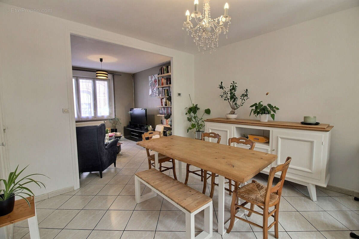 Maison Lomme métro, 105 m2 , 3 chambres , dressing, jardin, cave - photo 2