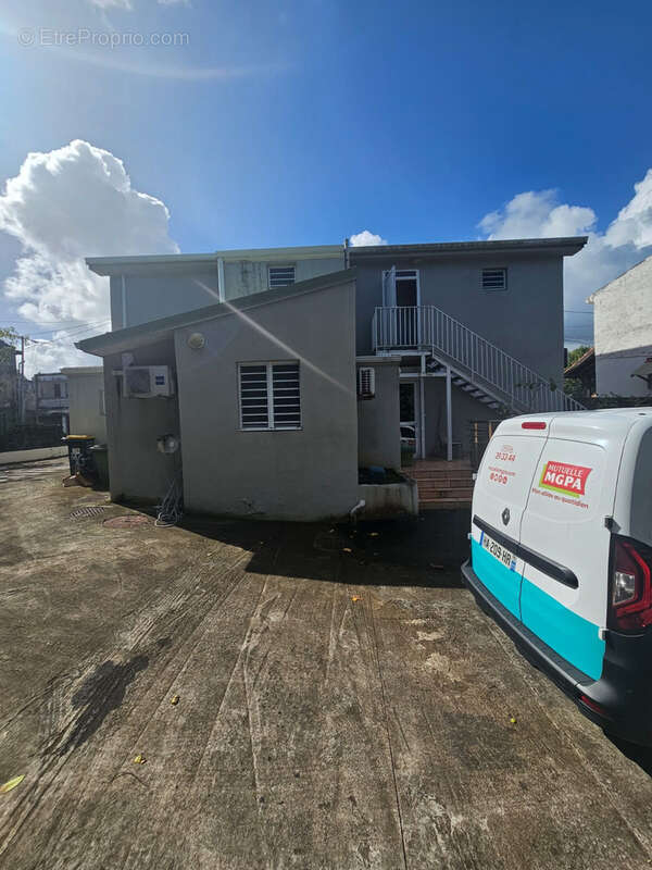 Commerce à BASSE-POINTE