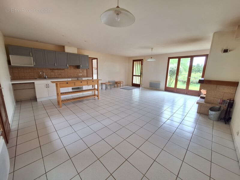 Maison à MAYRINHAC-LENTOUR