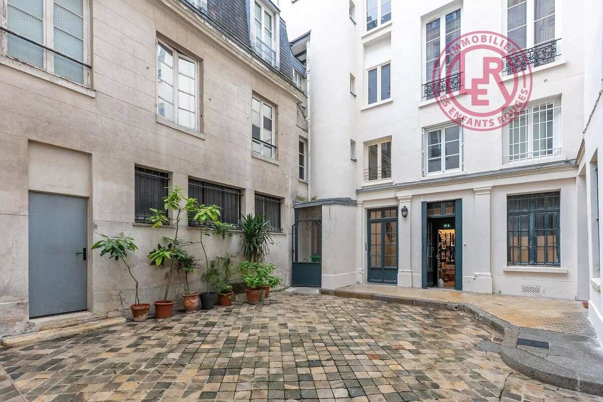 Appartement à PARIS-7E