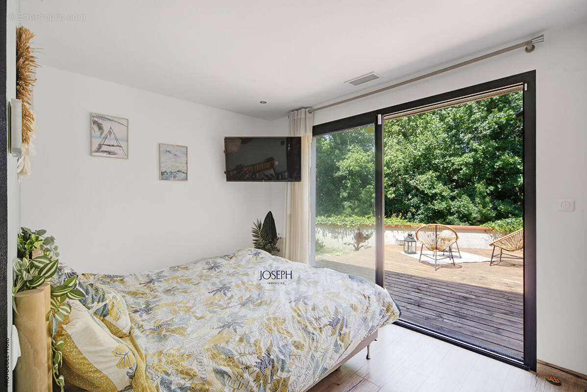 Villa de plain pied a pins justaret avec piscine - photo 5