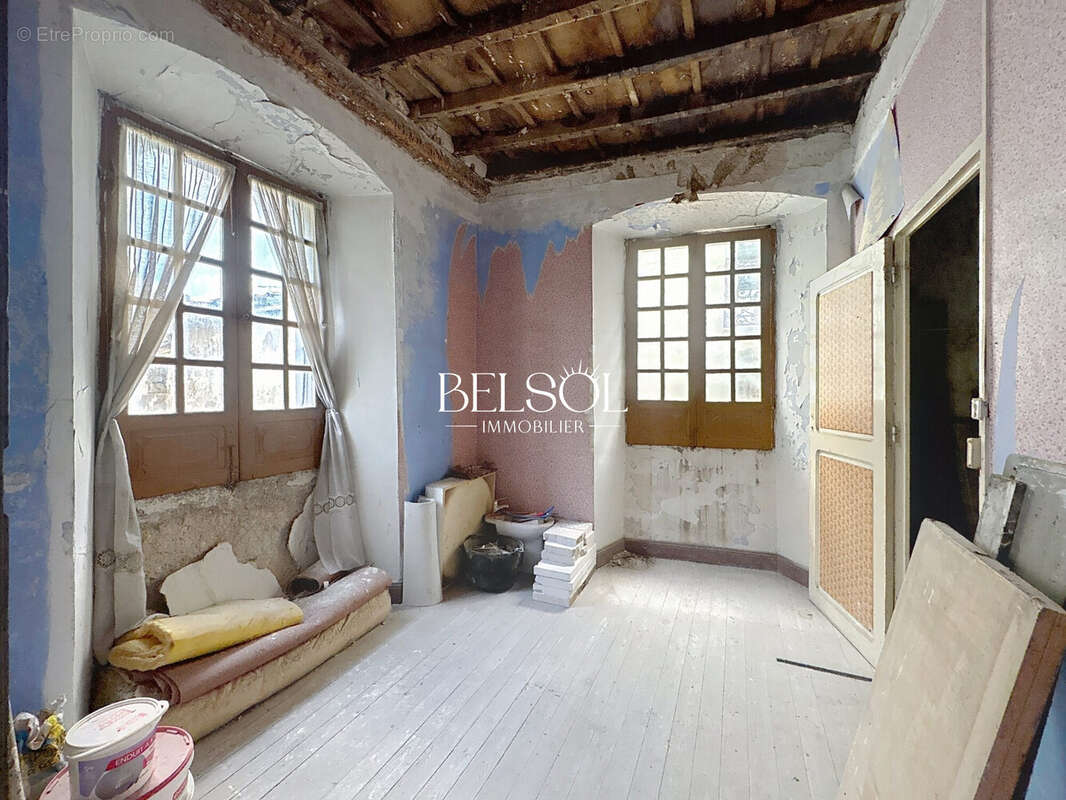 Maison à SAINT-LAURENT-DE-CERDANS