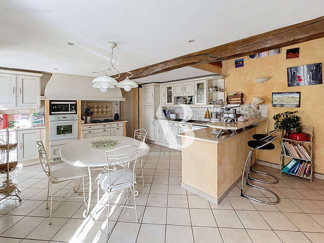 Maison à GRANDPUITS-BAILLY-CARROIS