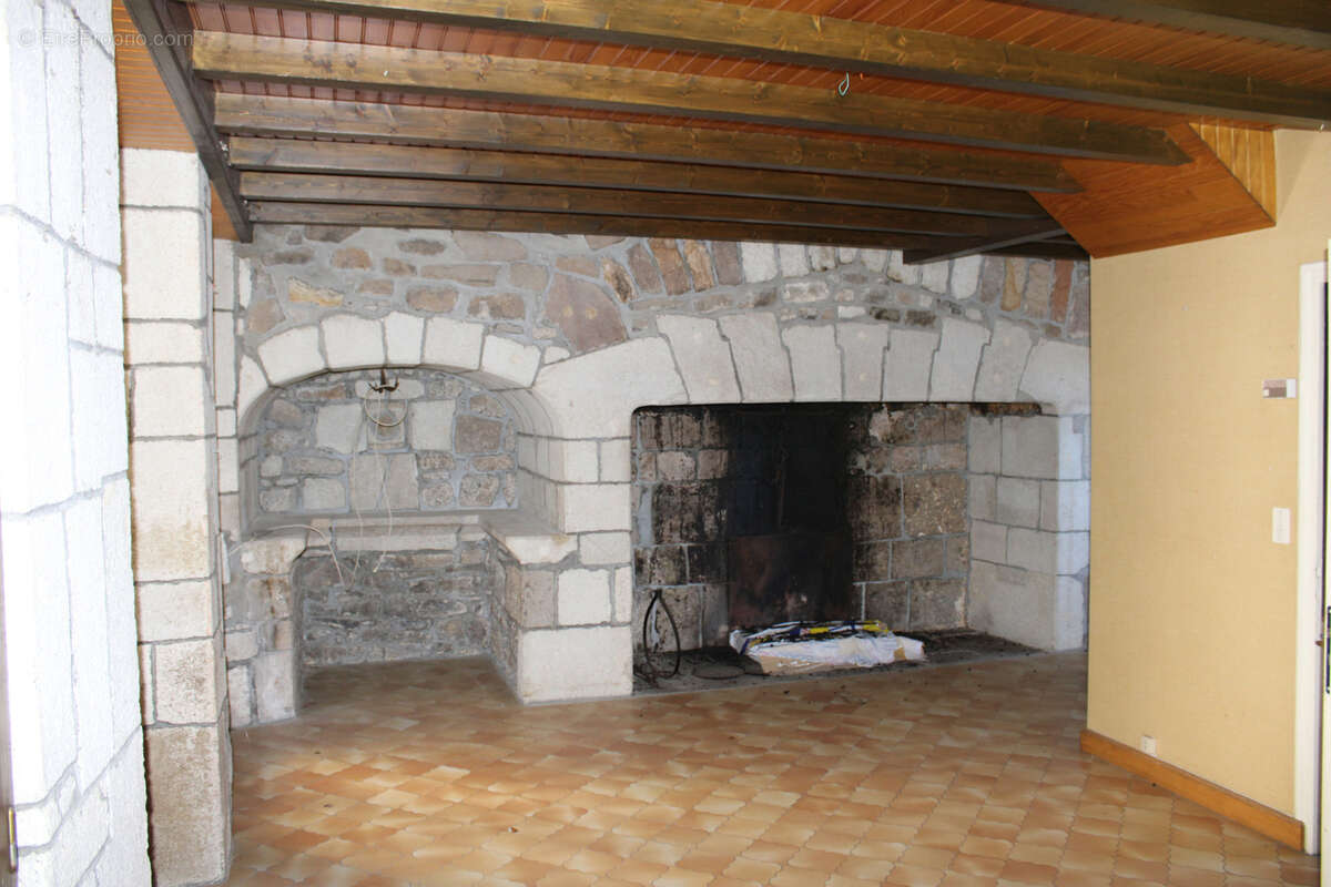 Maison à RIOM-ES-MONTAGNES