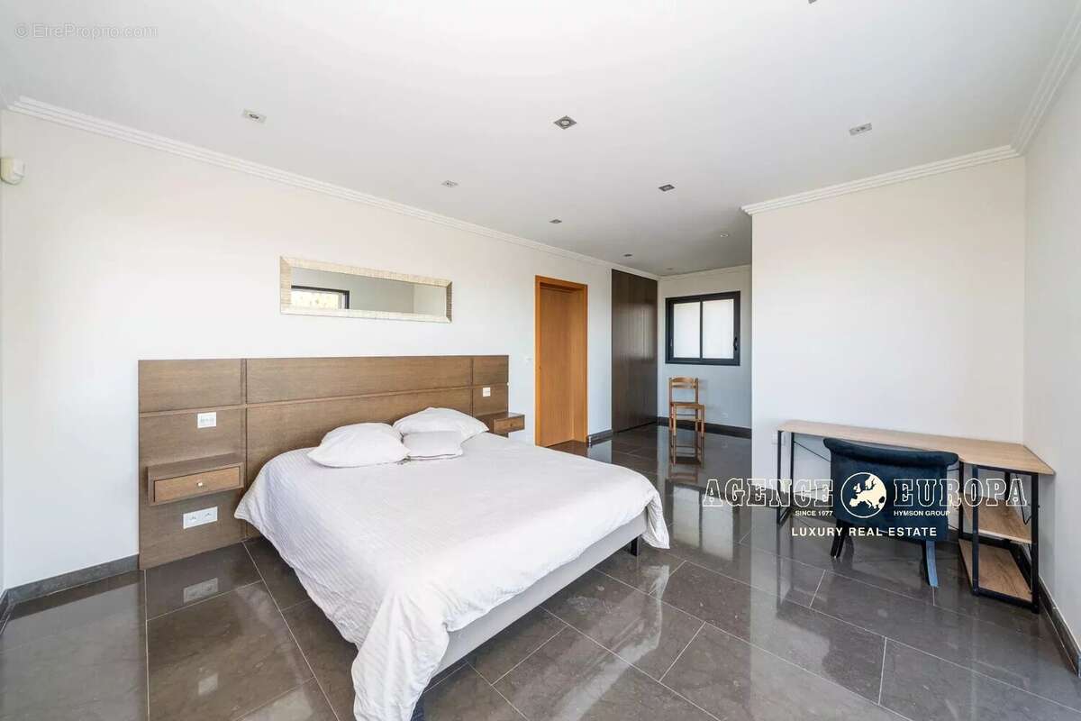 Maison à ROQUEFORT-LES-PINS