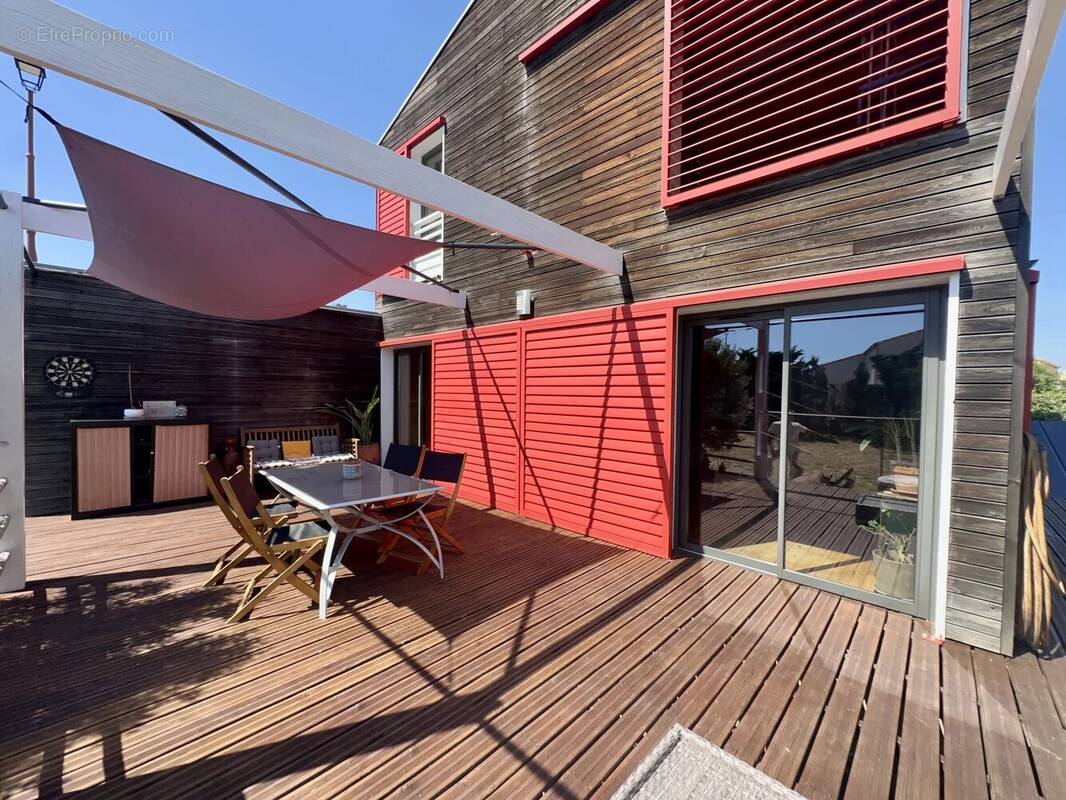 Maison à OPOUL-PERILLOS