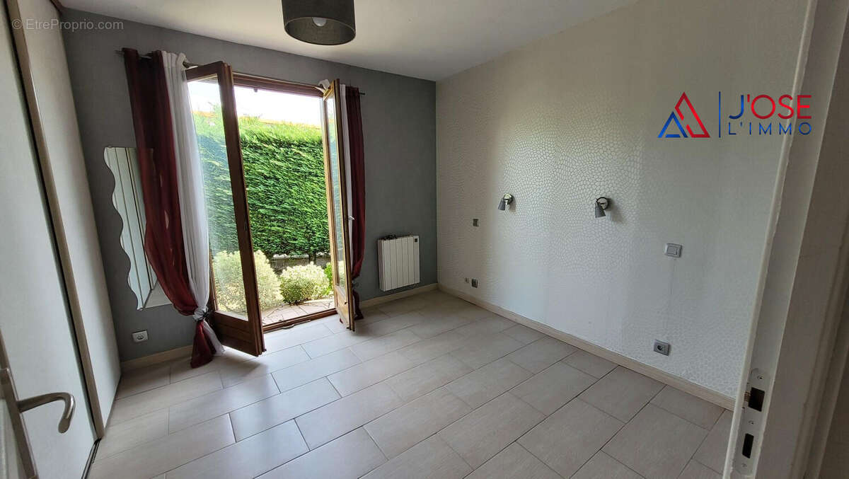 Un espace indépendant idéal pour télétravail ou chambre - Maison à EGLY