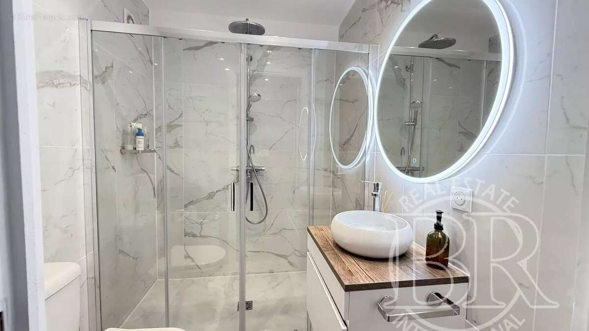 Appartement à VALLAURIS