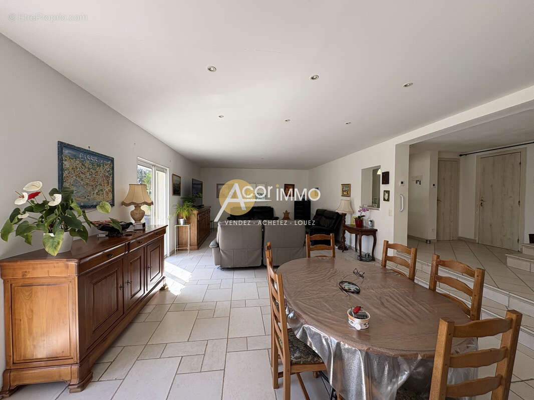 JANAS, très jolie propriété sur un terrain de 1100m2 villa+ dépendance de type 2+ piscine - photo 4