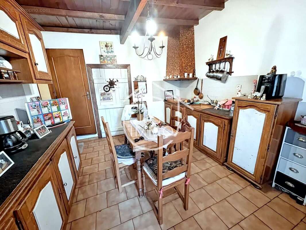 SAINT-PIERRE-D'EYRAUD : Maison de village 4 pièces de 118m² avec jardin - photo 4