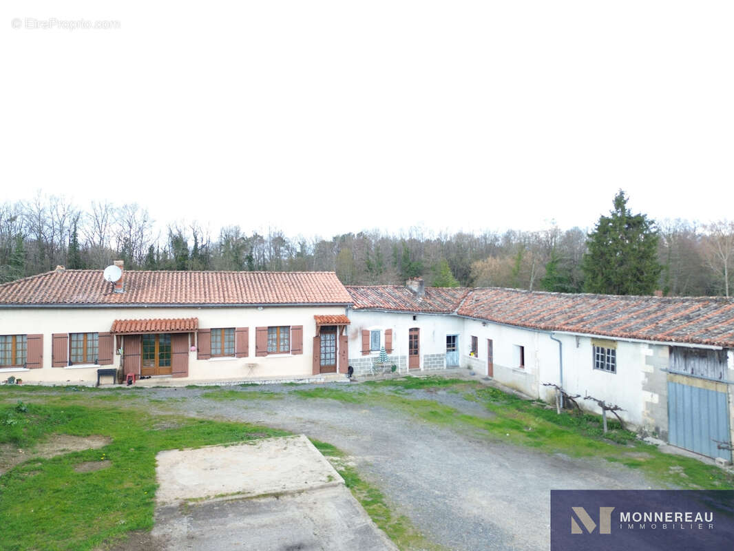 Maison à BAIGNES-SAINTE-RADEGONDE