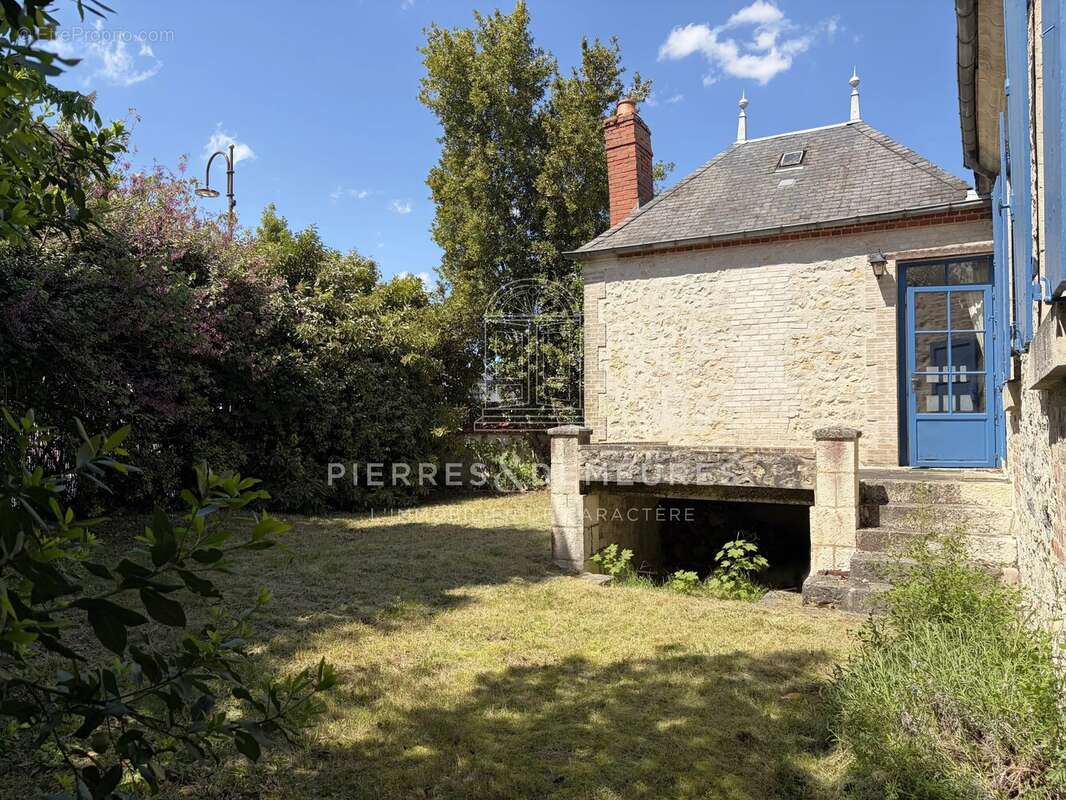 Maison à LA CHAPELLE-SAINT-URSIN