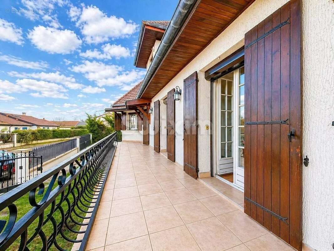 Maison à DECINES-CHARPIEU