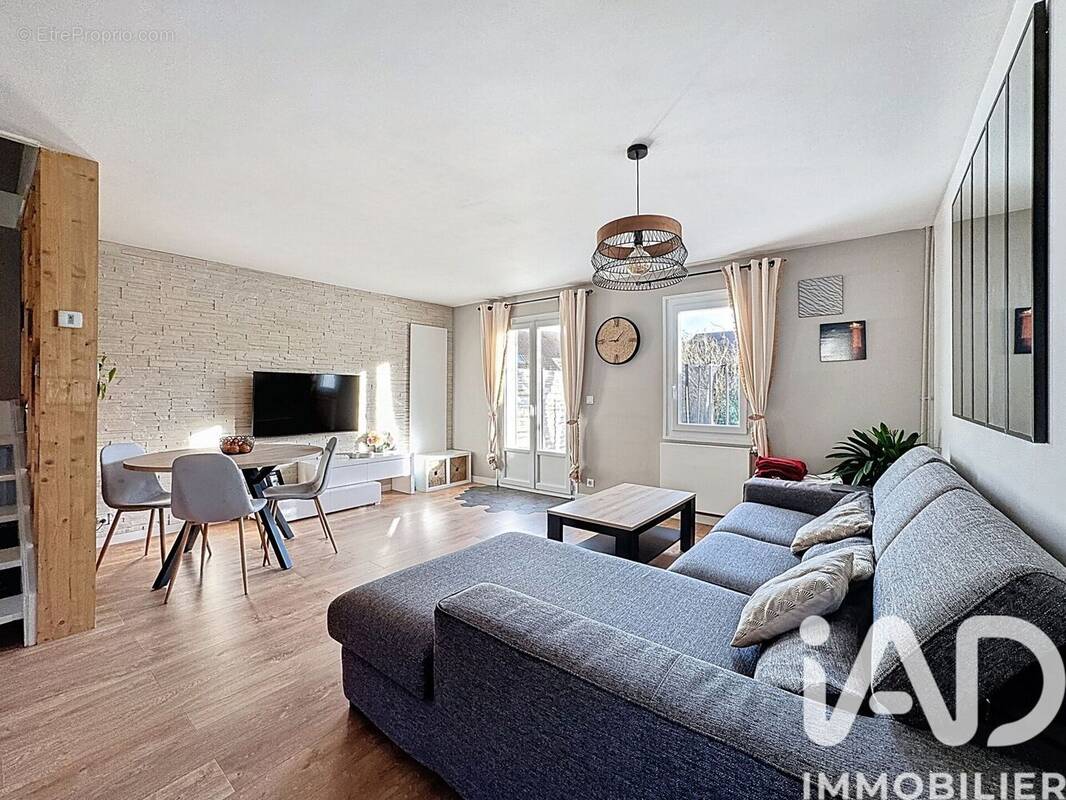 Photo 1 - Maison à VERT-SAINT-DENIS