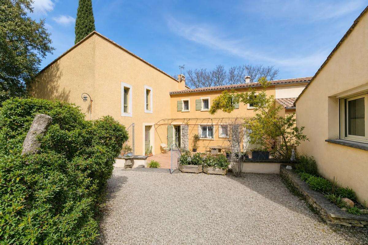 Maison à VENASQUE
