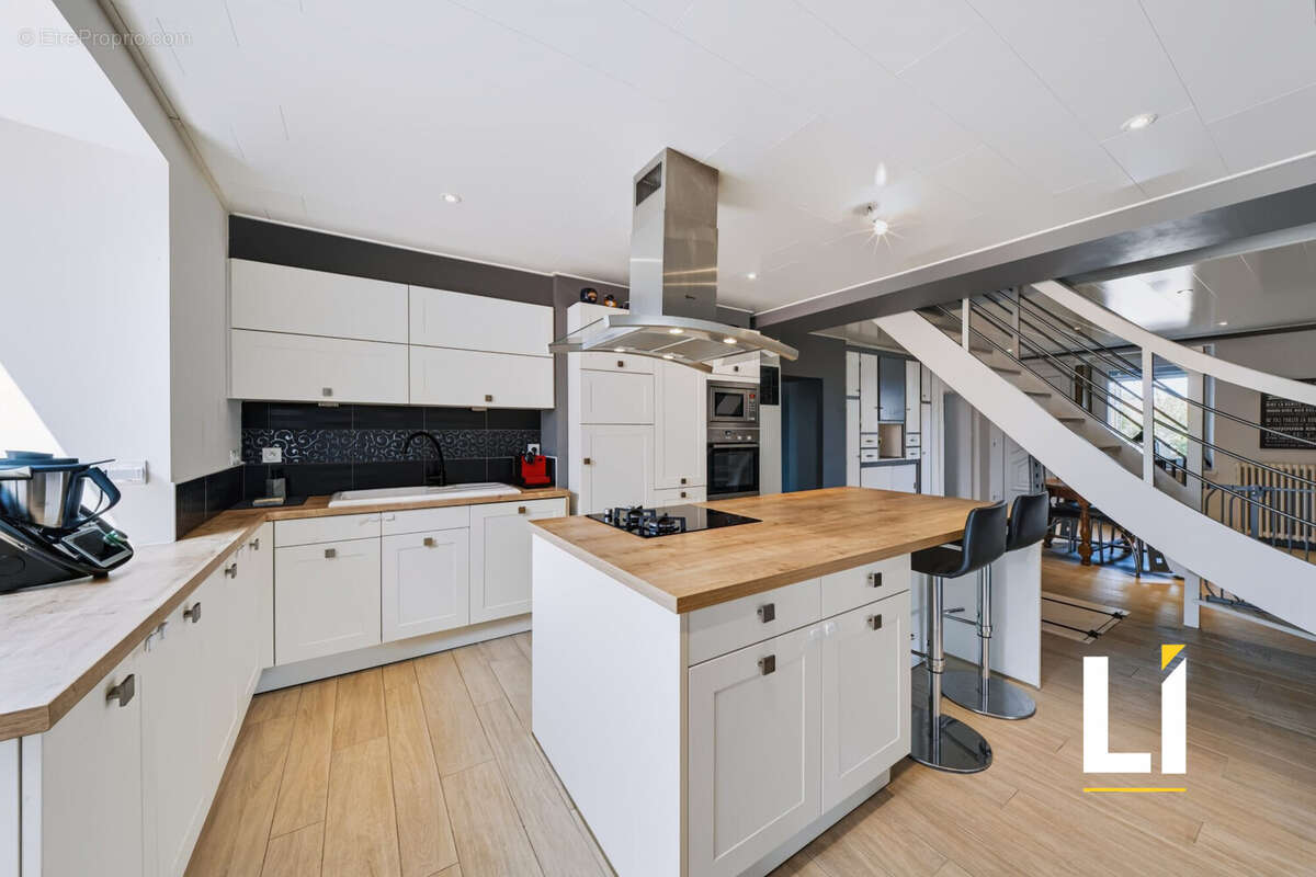 Maison 236 m² à Les Ecorces  - photo 2