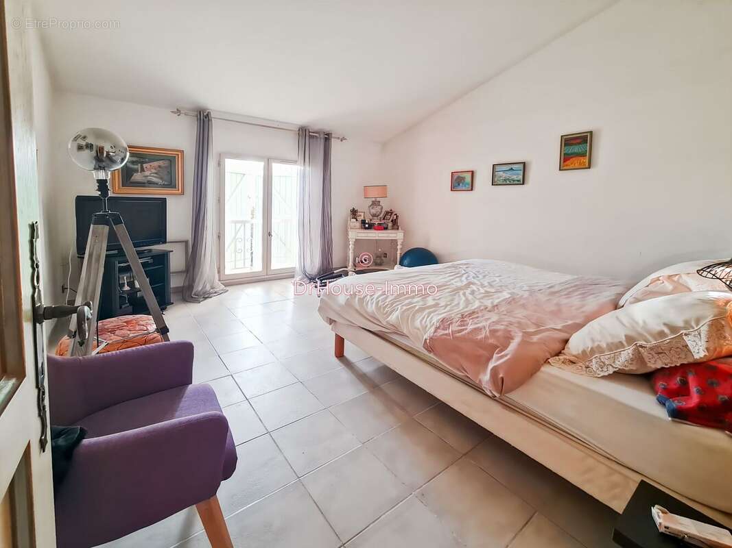 Maison à AIGUINES