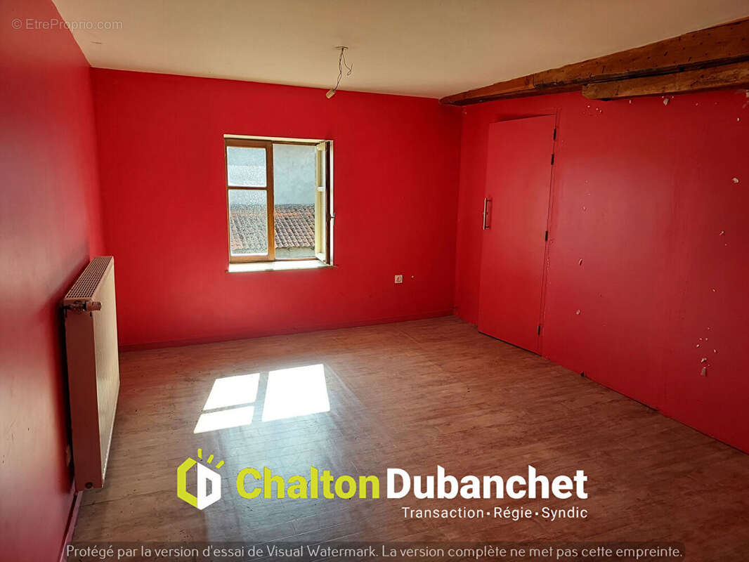 Maison à SAINT-CYR-DE-VALORGES