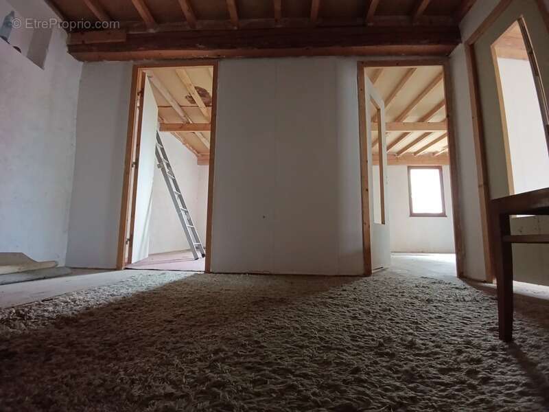 Appartement à FIX-SAINT-GENEYS