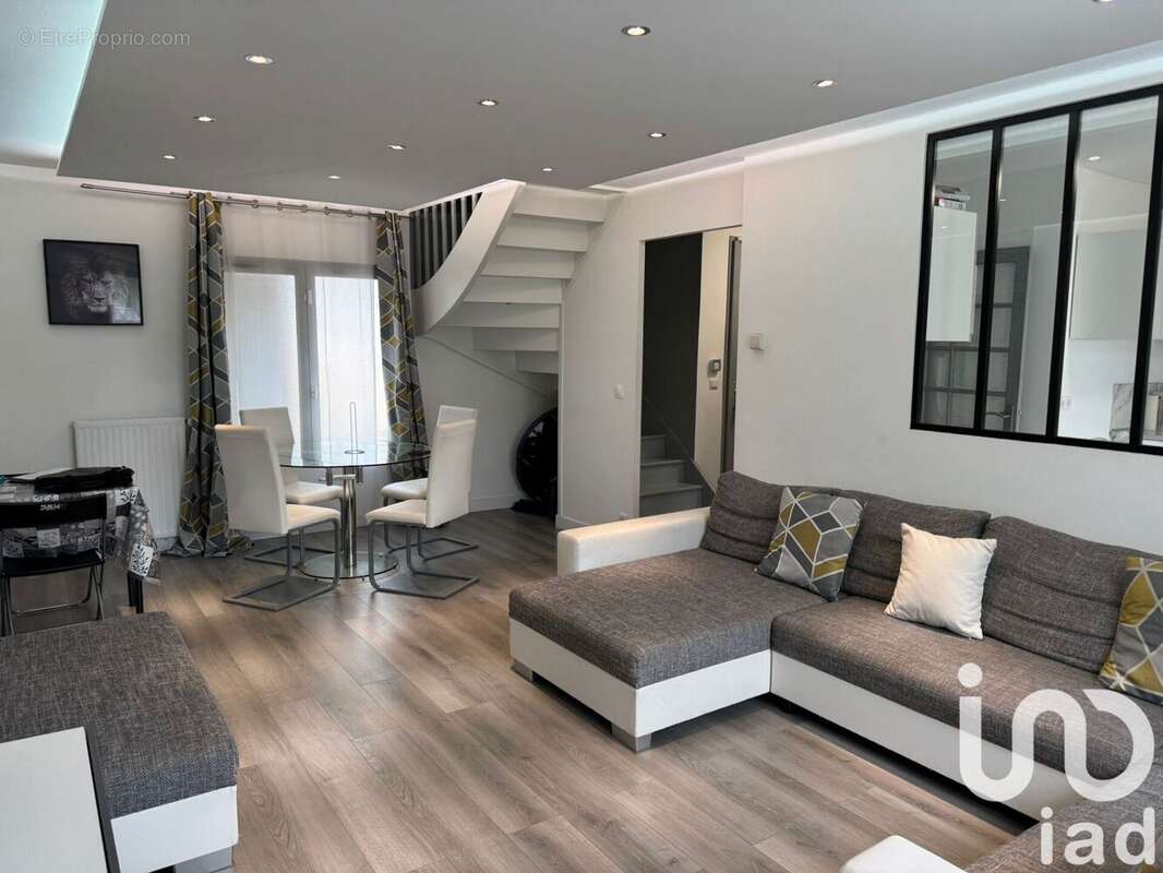 Photo 2 - Maison à VERT-SAINT-DENIS