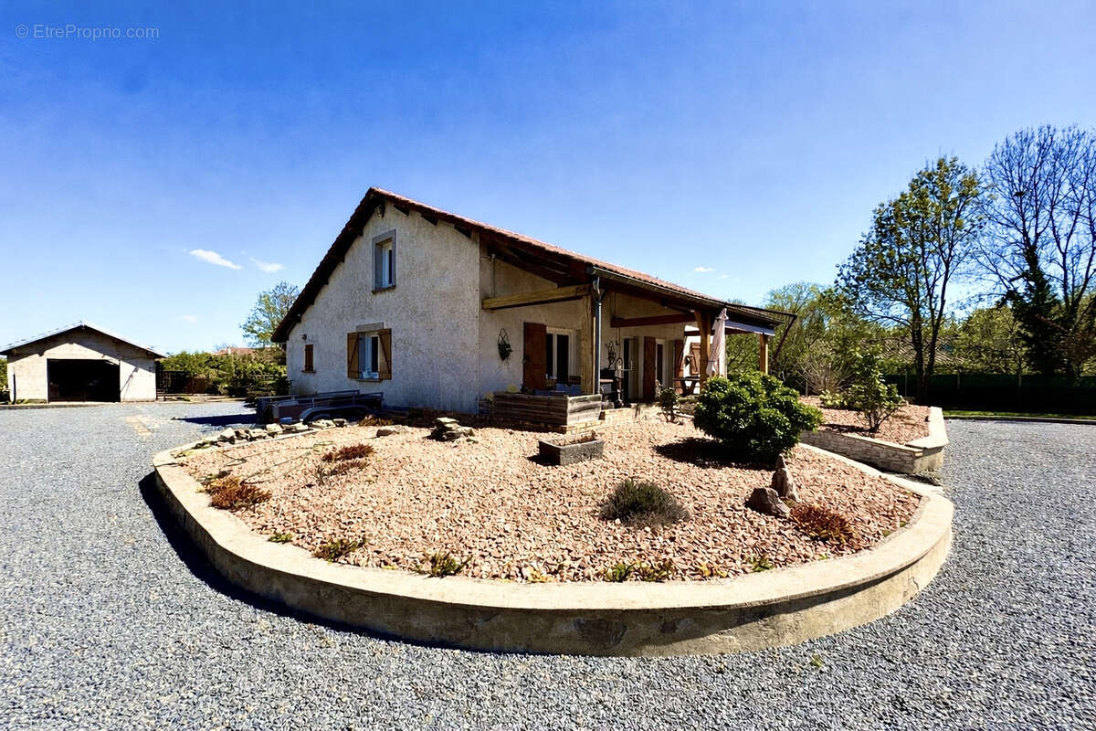 Maison à LUZILLAT