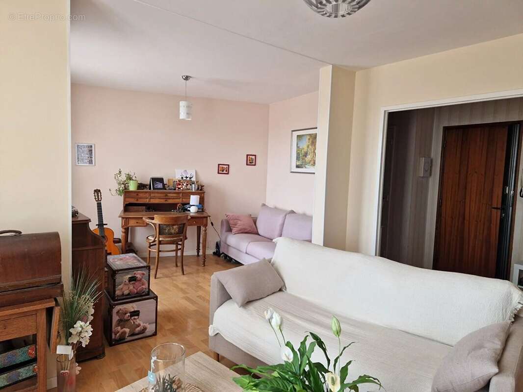 Appartement à BOURG-DE-PEAGE