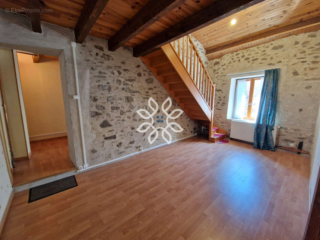 Maison en pierre de caractère au cœur de Lamothe - photo 10