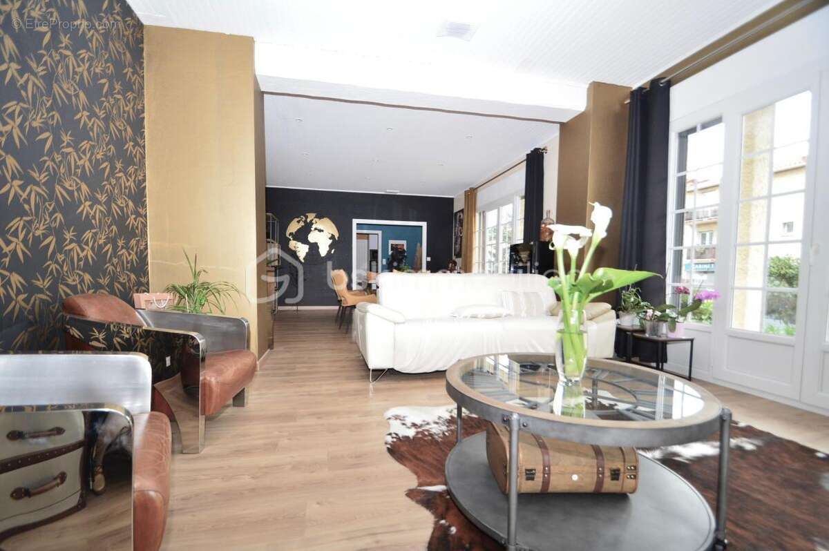 Maison à SAINT-LAURENT-DE-LA-SALANQUE