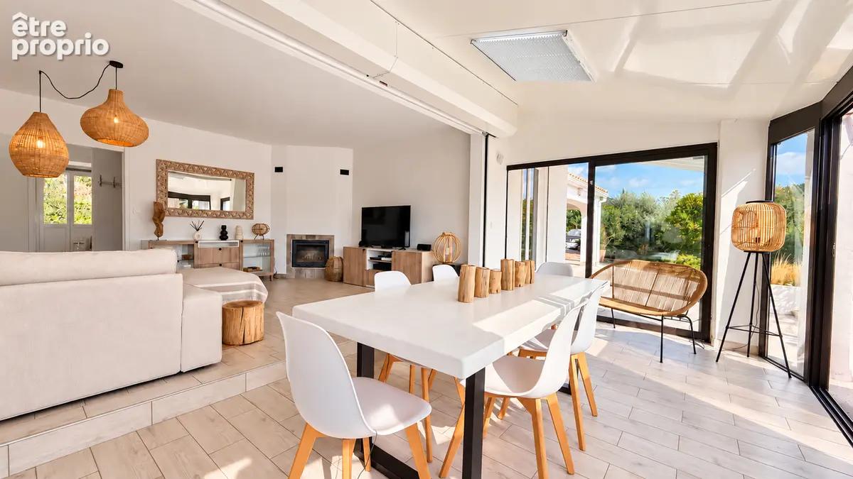 Villa renovee de charme terrain plat  piscine pool house amenage 3 garages - photo 6