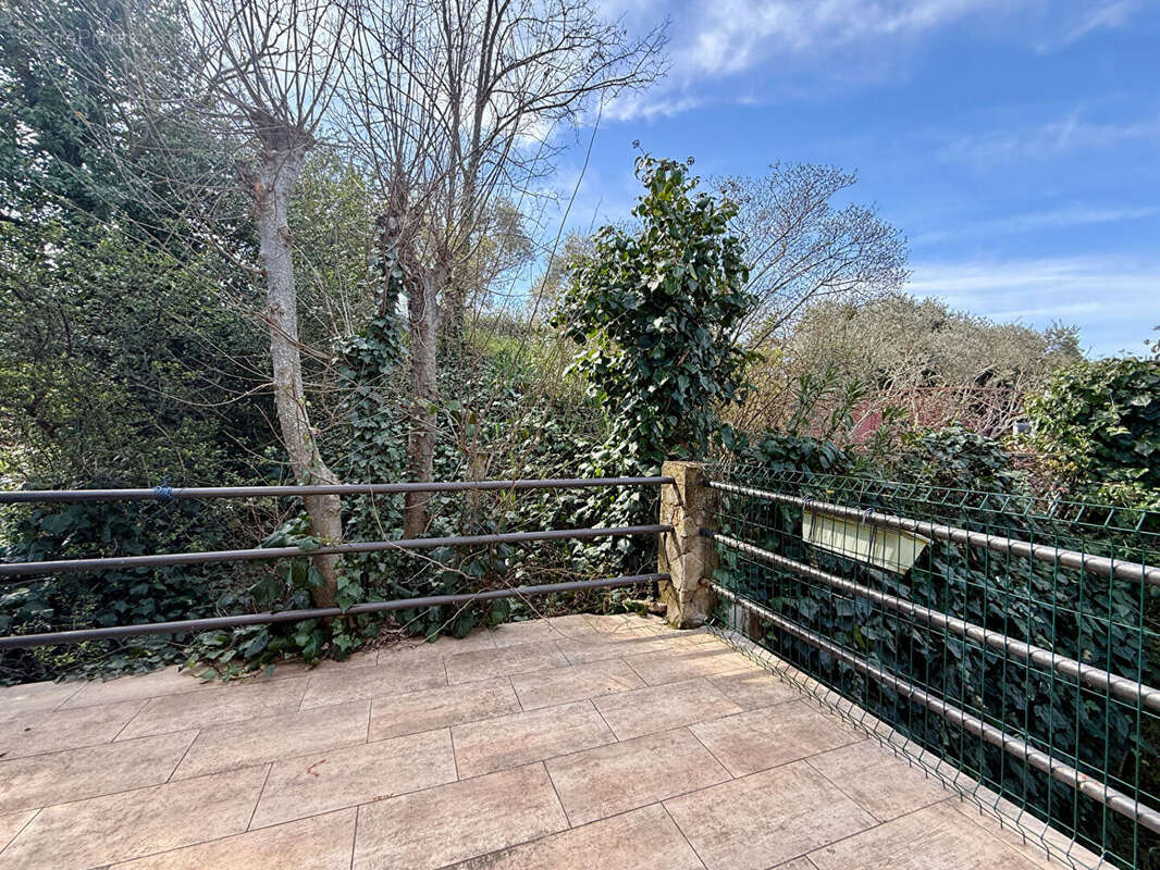 Maison à LA ROQUE-D'ANTHERON