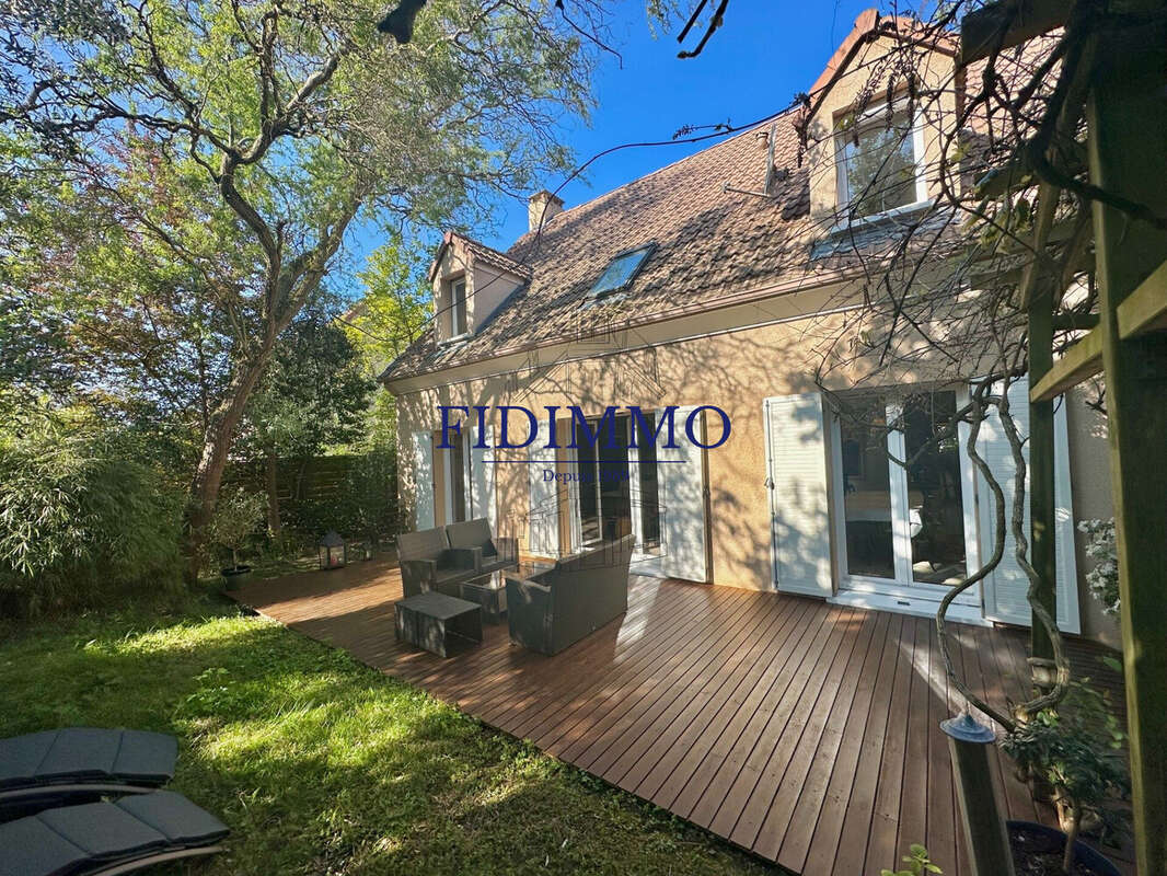 Maison à CHENNEVIERES-SUR-MARNE