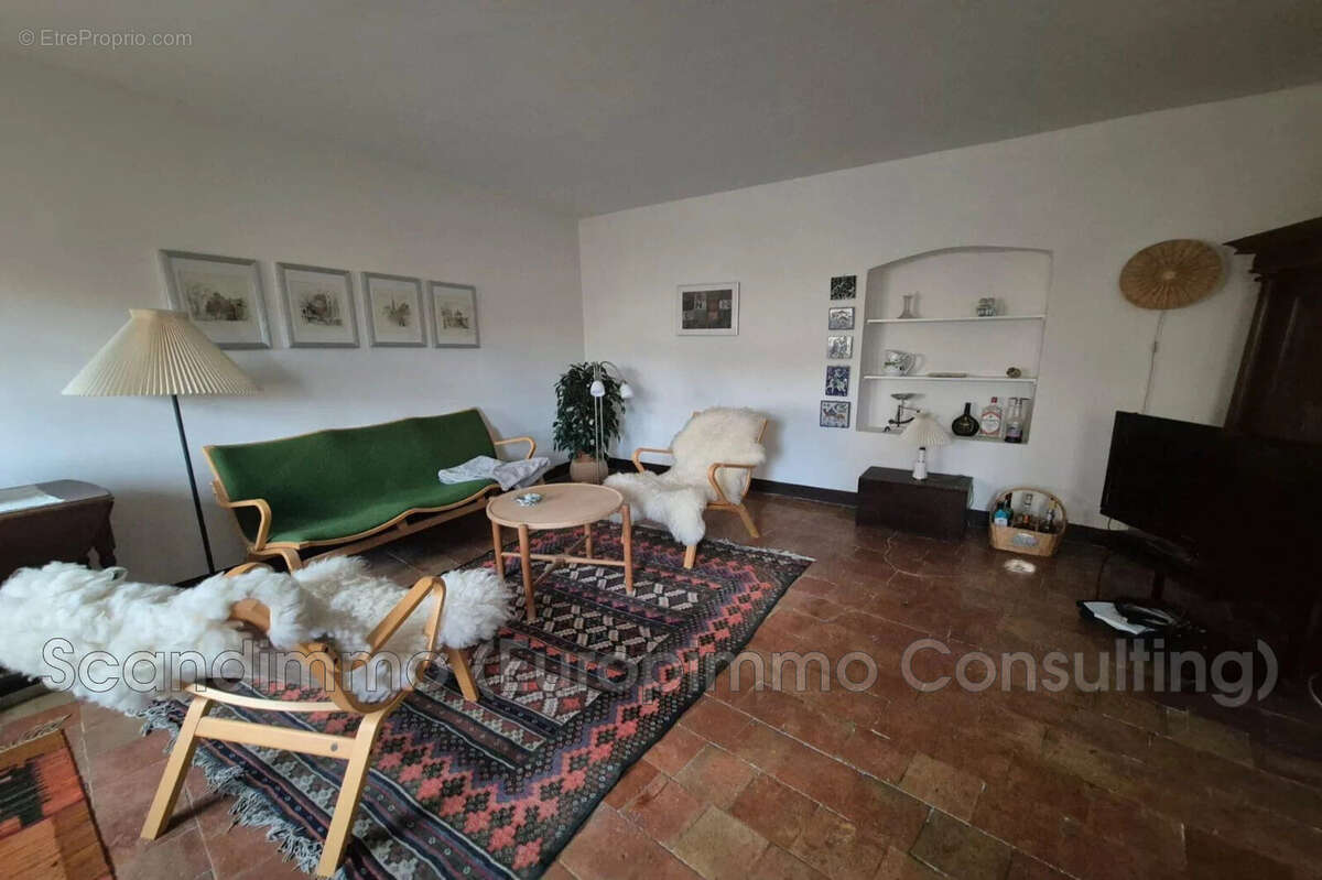 Appartement à COTIGNAC
