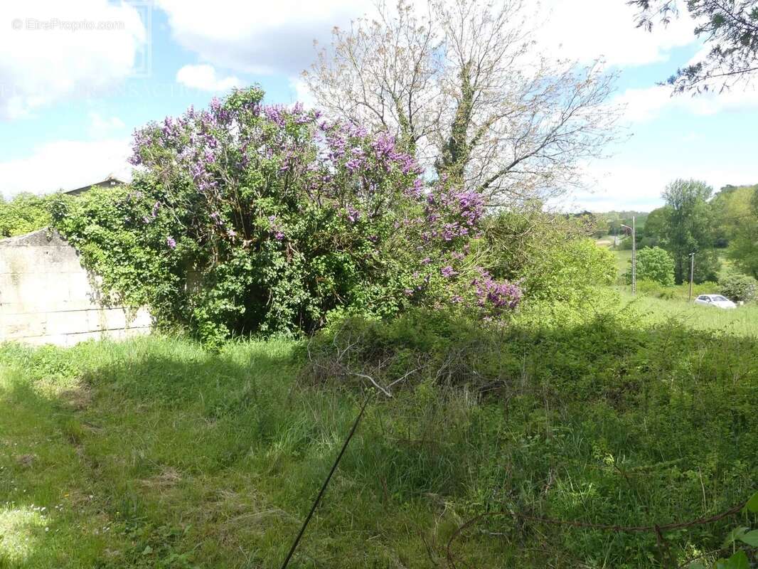 Maison à CONDAT-SUR-TRINCOU