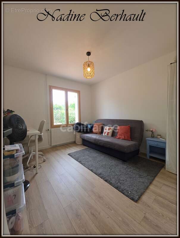 Maison à vendre 4 pièces LORRIS (45), réno 2023, piscine, séjour cheminée sur cuisine US, PAC, panneaux et prise voiture élec - photo 6