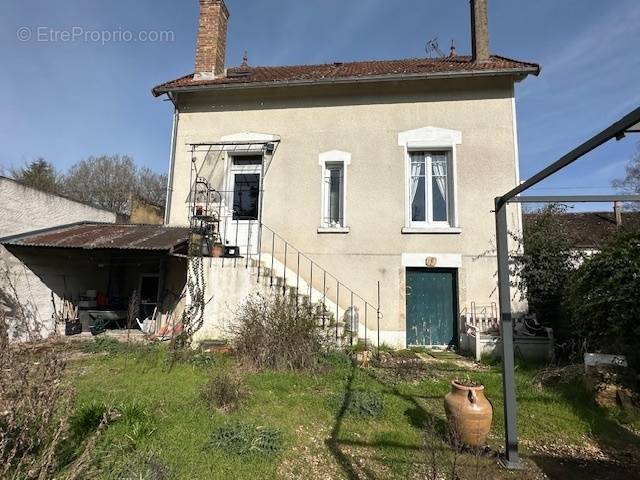 Maison à SAINT-AMAND-EN-PUISAYE