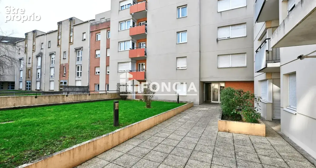 Cergy saint christophe, pied du rer a, grand f2 avec parking en sous sol - photo 2