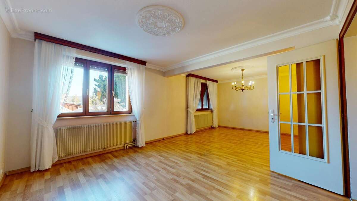 Maison à VILLAGE-NEUF