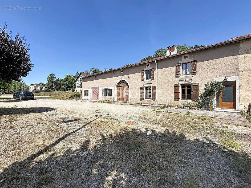 Maison à ROUVRES-LA-CHETIVE